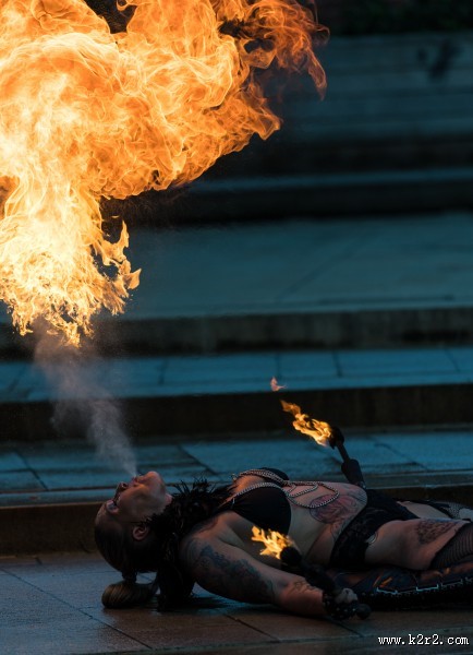 喷火杂技表演图片