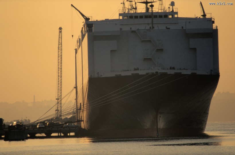 货轮与货轮码头图片