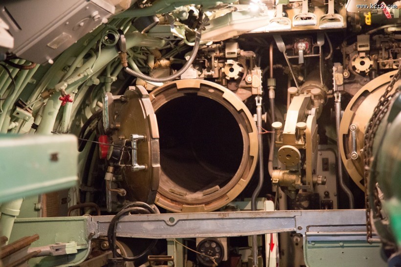 潜艇内部操作台图片大全