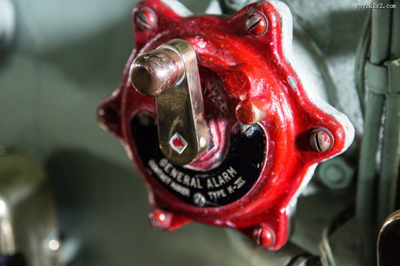 潜艇内部操作台图片大全