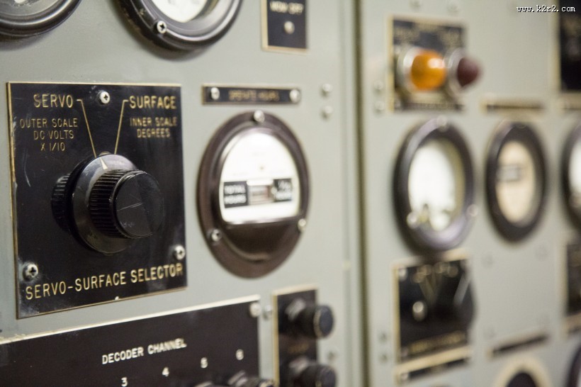 潜艇内部操作台图片大全