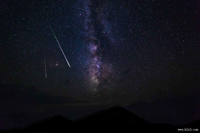 夜空中的流星图片