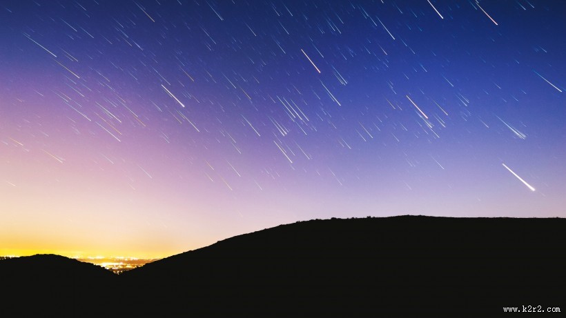 夜空中的流星图片