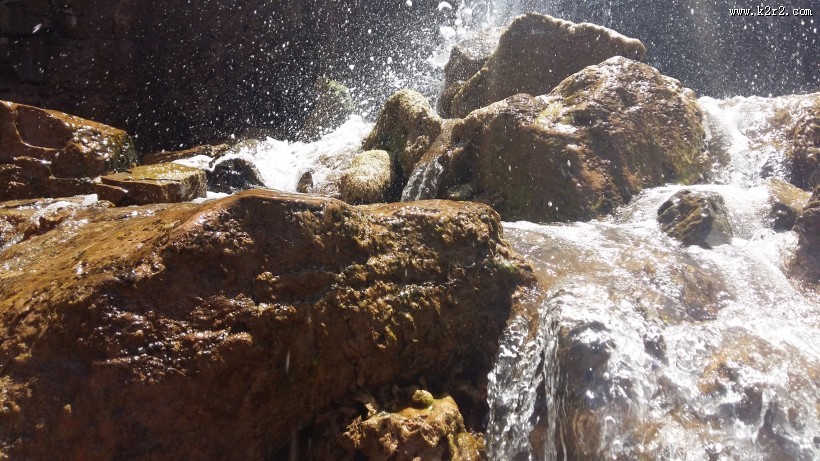 森林小溪山间流水图片