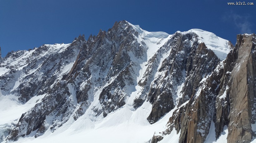巍峨雄壮的雪山图片