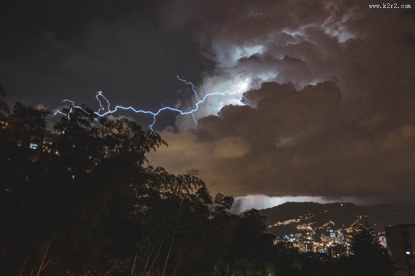 布满乌云的天空图片大全