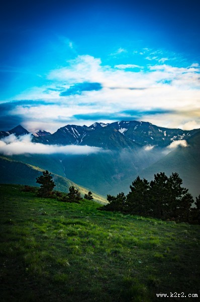 层叠的山峦图片