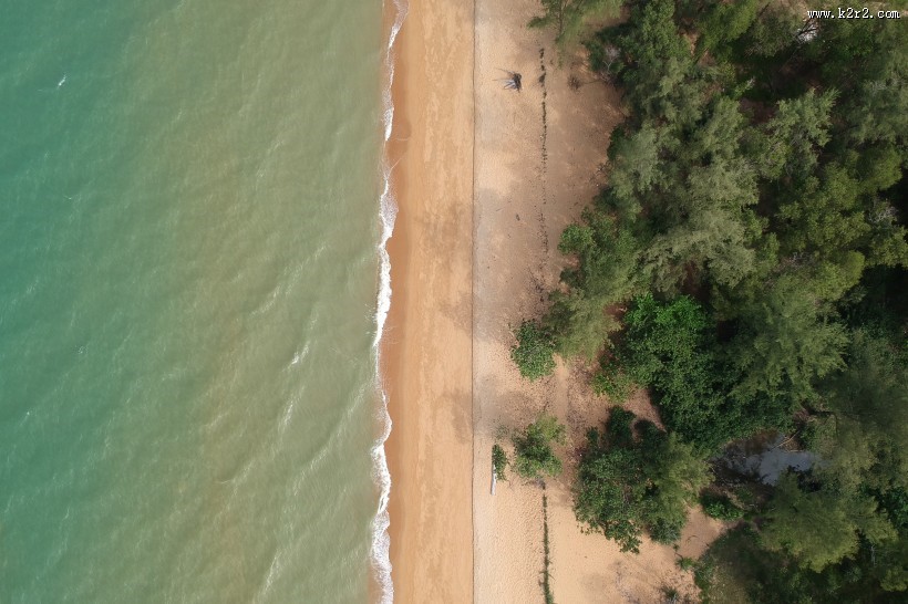 航拍海滩图片