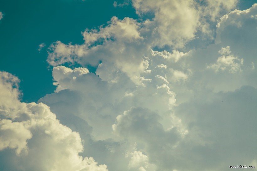 明朗的蓝天白云图片