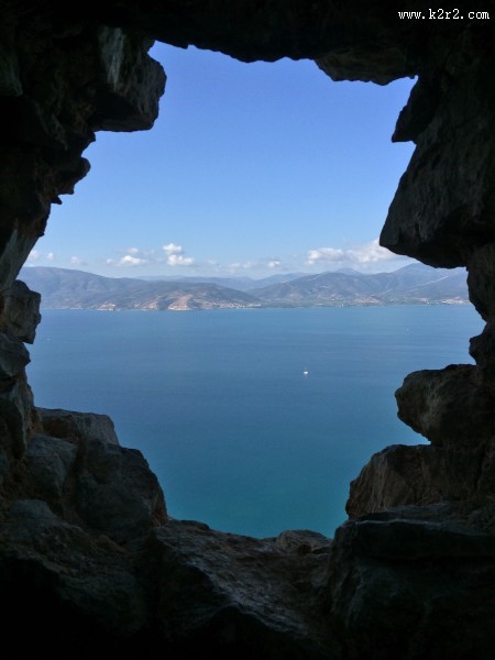 天然形成的山洞图片