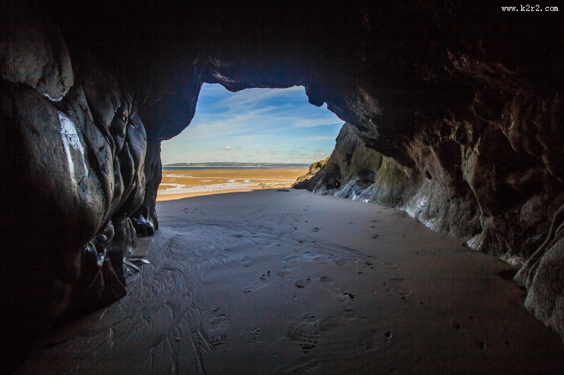 天然形成的山洞图片