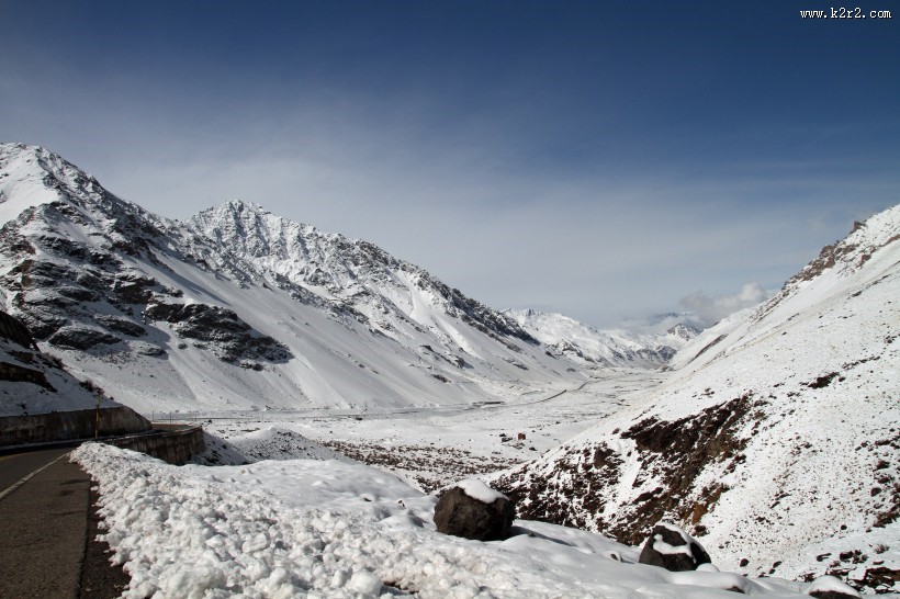 巍峨秀丽的雪山图片