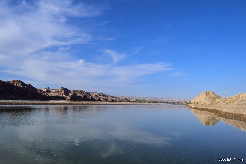 碧蓝的天空和湖水图片大全