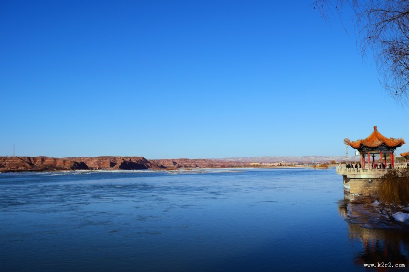 碧蓝的天空和湖水图片大全