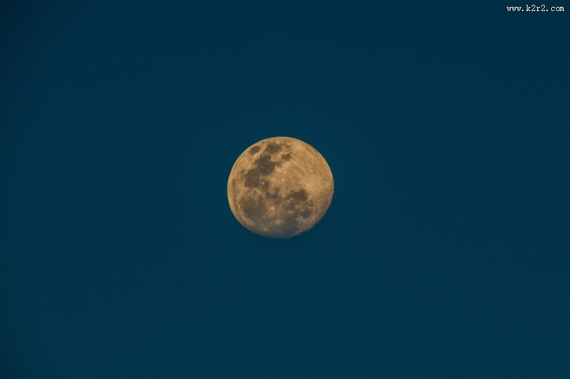 朦胧的月亮图片