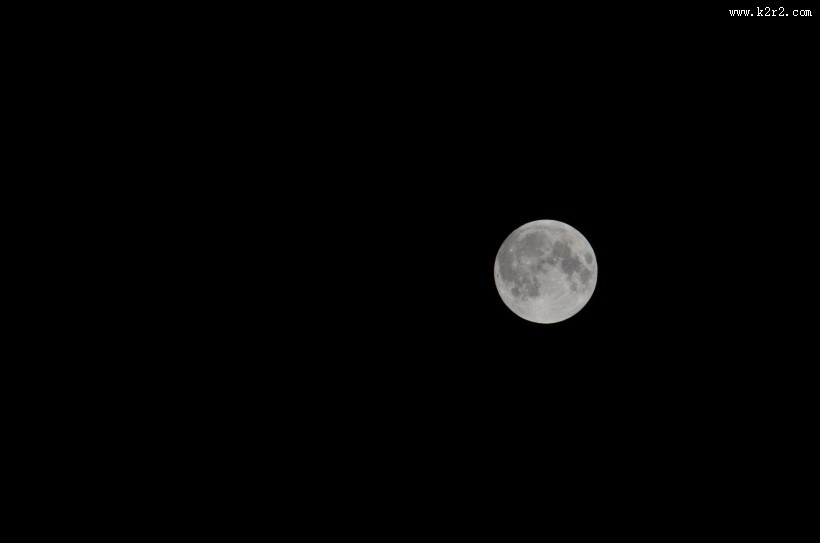 夜空中唯美的月亮图片