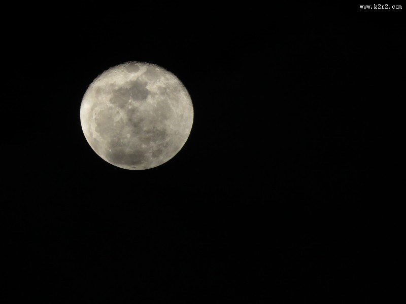 夜空中唯美的月亮图片