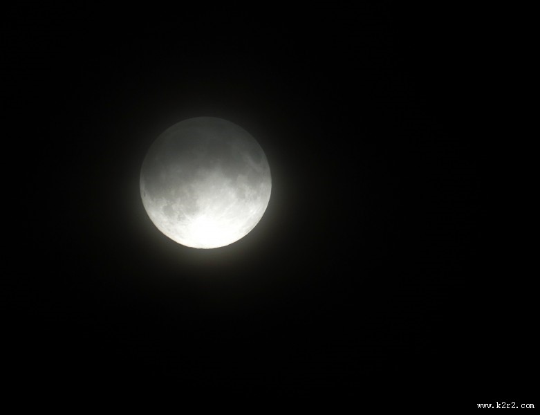 夜空中唯美的月亮图片