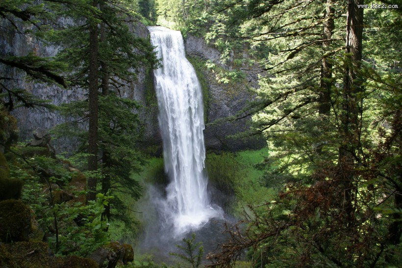 蔚为壮观的瀑布图片