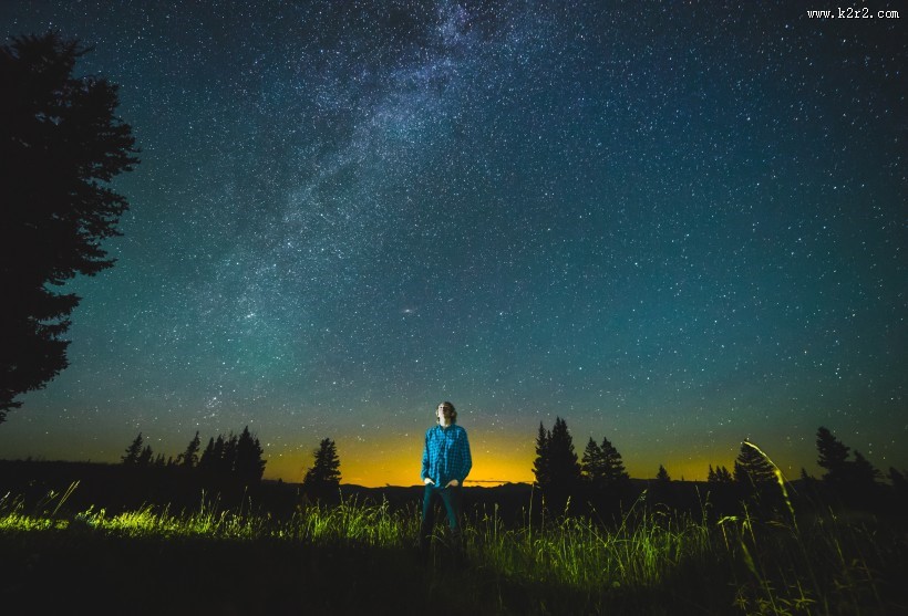 繁星点点的夜空图片