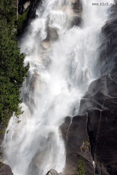秀丽的瀑布图片