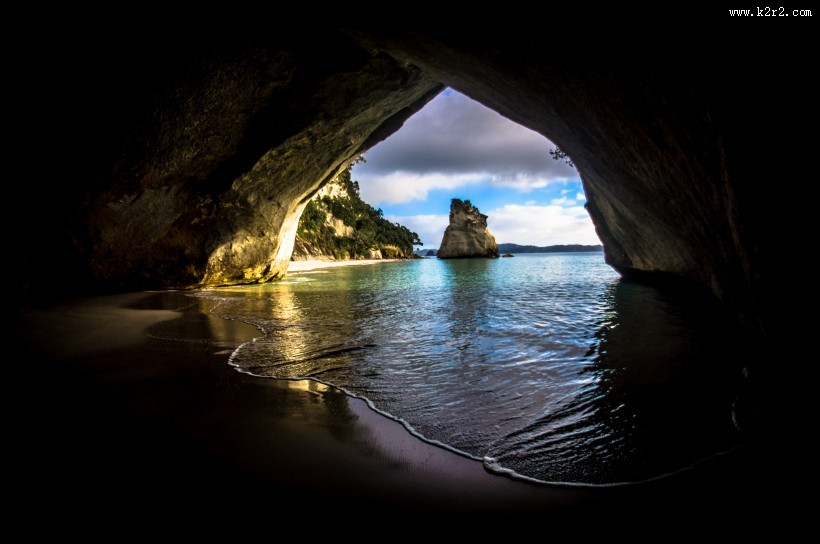 神秘的洞穴图片