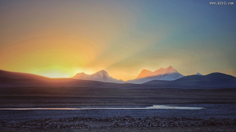 连绵的雪山风景图片