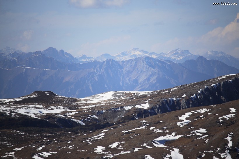 连绵的雪山风景图片