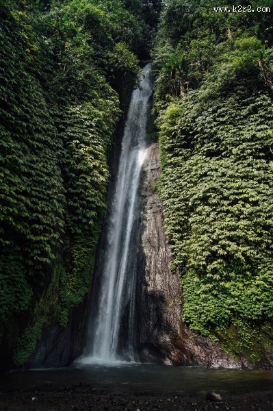秀丽的小瀑布图片