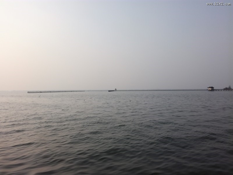 风平浪静的淀山湖图片