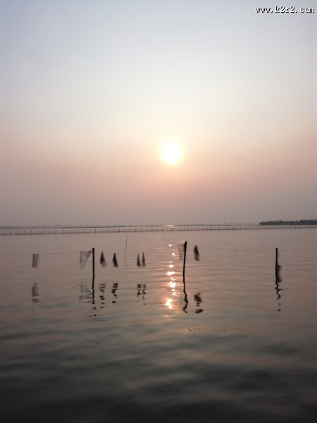 风平浪静的淀山湖图片