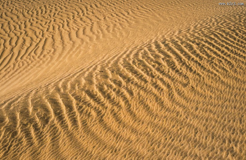 荒凉的沙漠风景图片