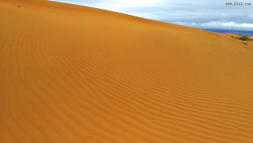 广阔的沙漠风景图片