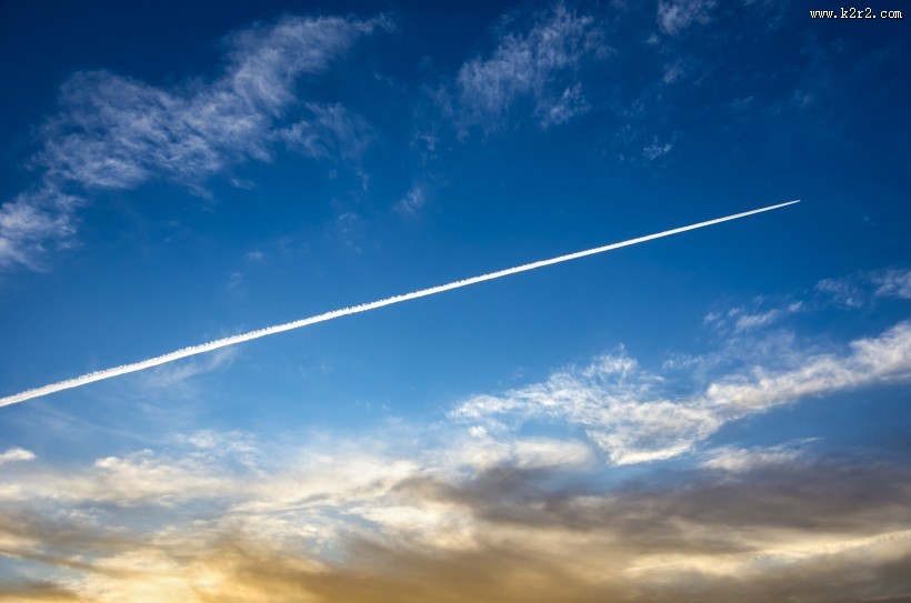 辽无边际的蓝天白云图片