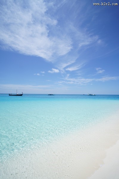 辽无边际的蓝天白云图片