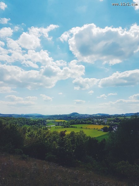 辽无边际的蓝天白云图片