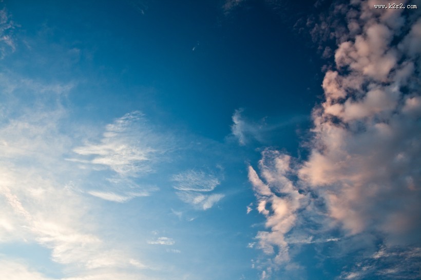 一望无际的蓝天白云图片