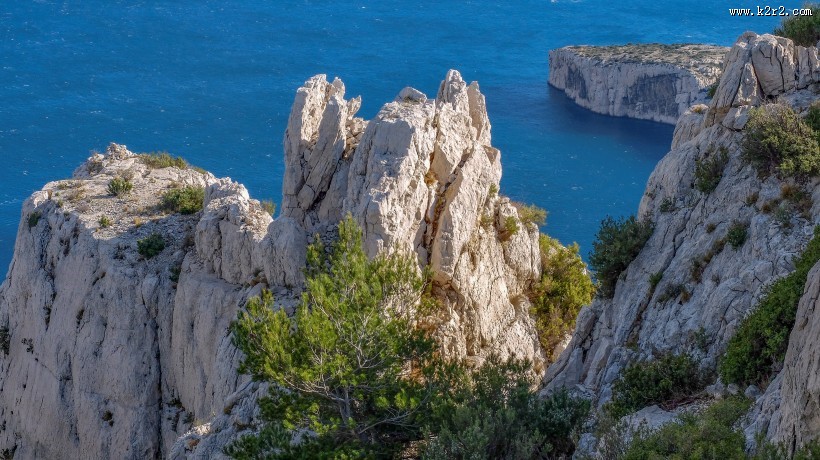 经历风浪的海边礁石图片大全