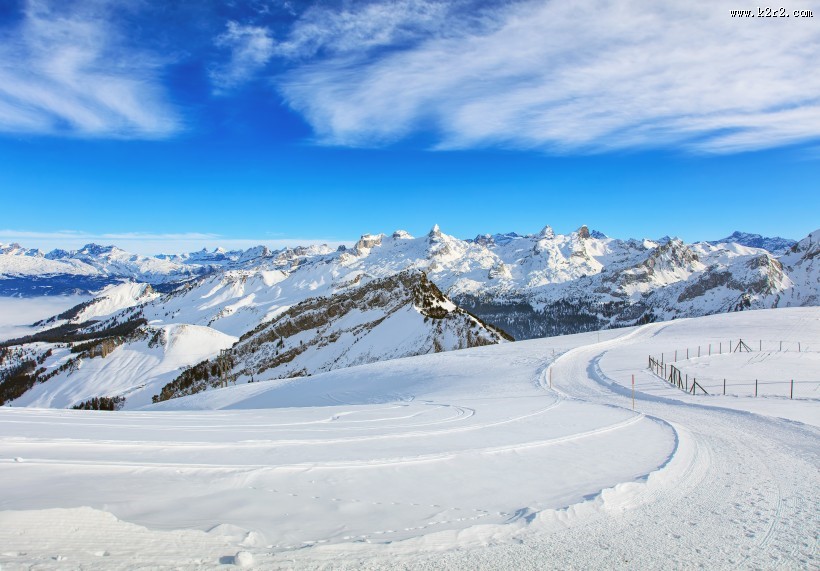 洁白无瑕的积雪图片