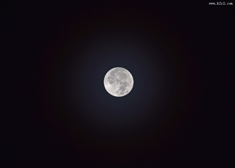 皎洁的月亮的图片