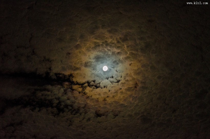 皎洁的月亮的图片