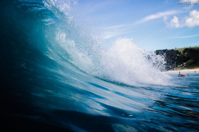 大海中的海浪图片