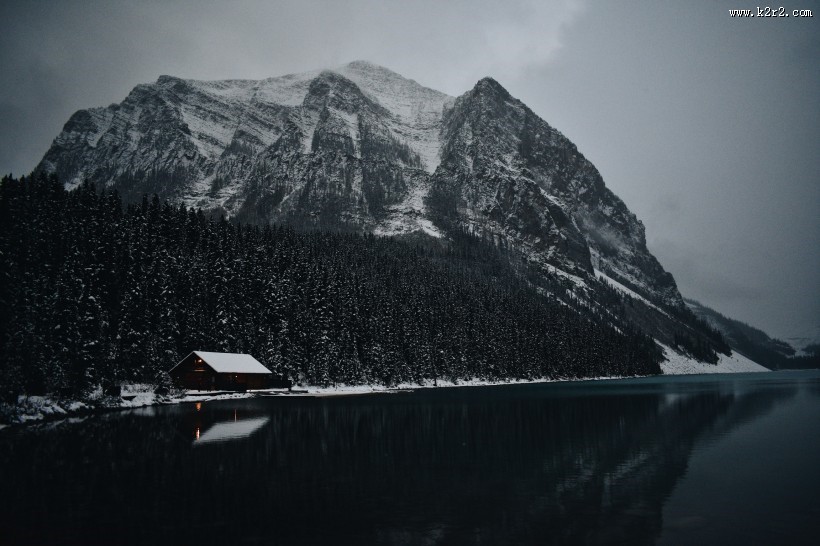 壮观的雪山美景图片