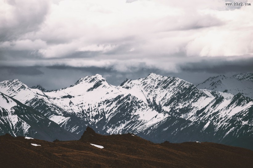 壮观的雪山美景图片