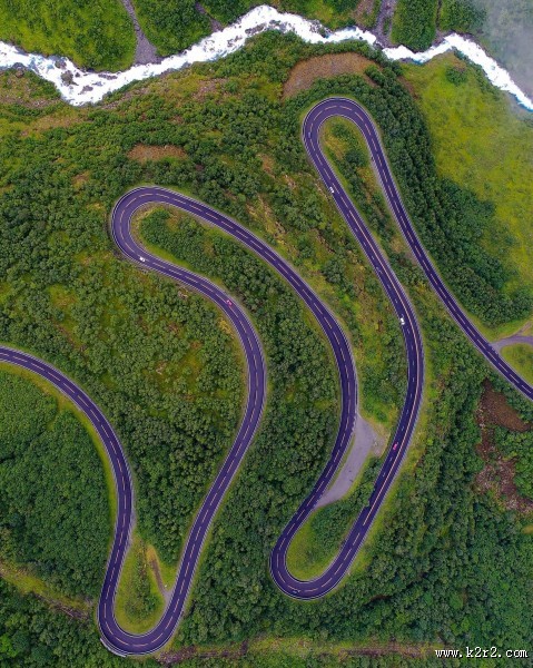 弯曲盘旋的山路图片