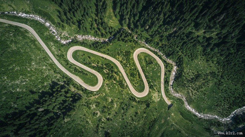 弯曲盘旋的山路图片