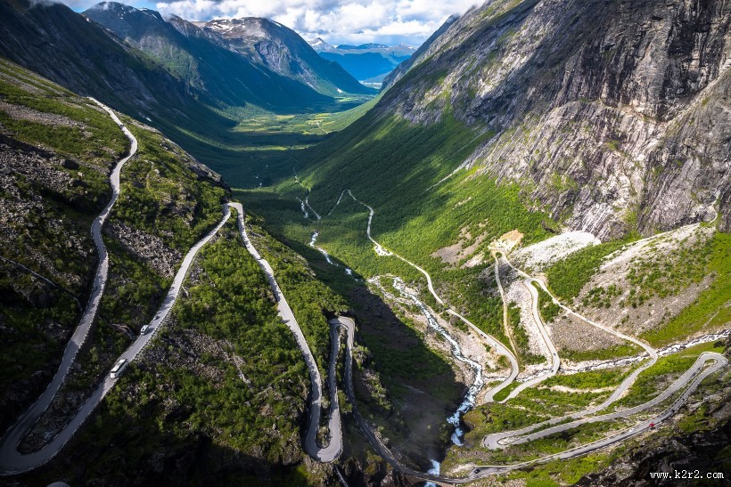 弯曲盘旋的山路图片