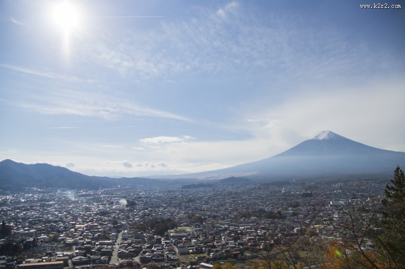 耀眼的太阳光图片