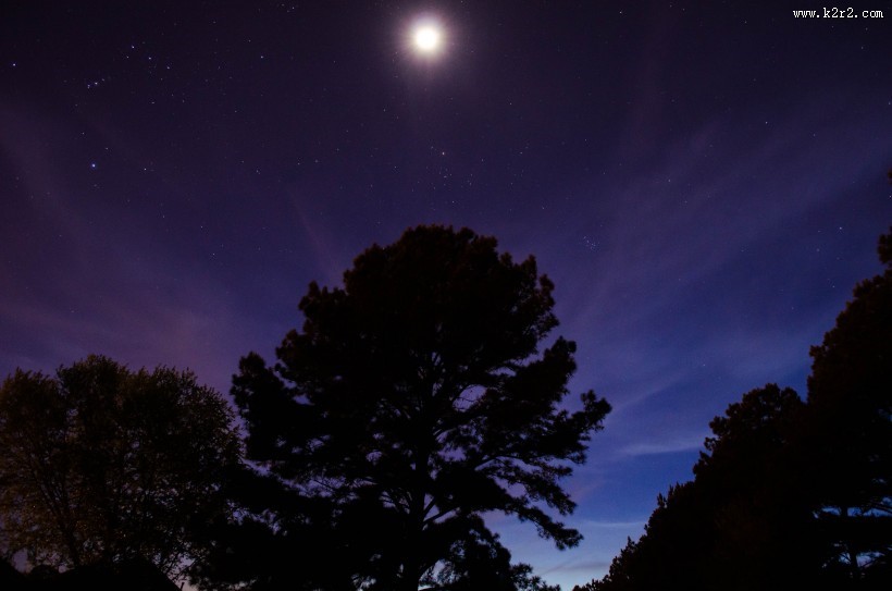 夜空中唯美的月亮图片
