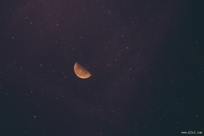 夜空中唯美的月亮图片